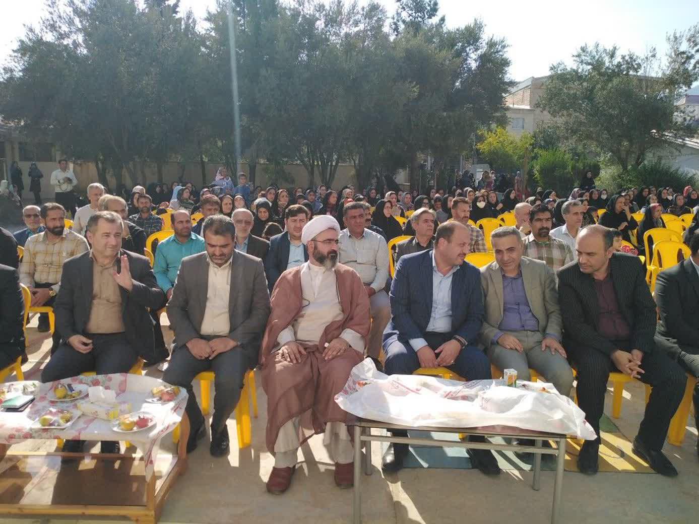 برگزاری   مراسم نکو داشت هفته پیوند اولیابامربیان  دبیرستان فدک فاضل آباد 